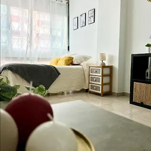 precioso-estudio-con-piscina-junto-a-la-playa.1costadelsol.com/